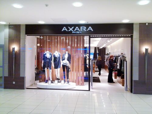 Интерьерная вывеска для магазина женской одежды AXARA